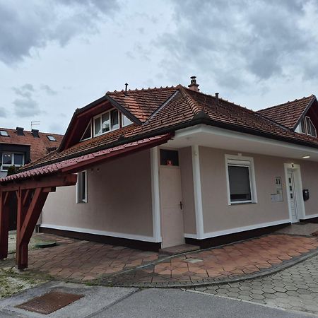 Oddih V Mirnem In Zelenem Okolju Apartment Škofljica Exterior foto
